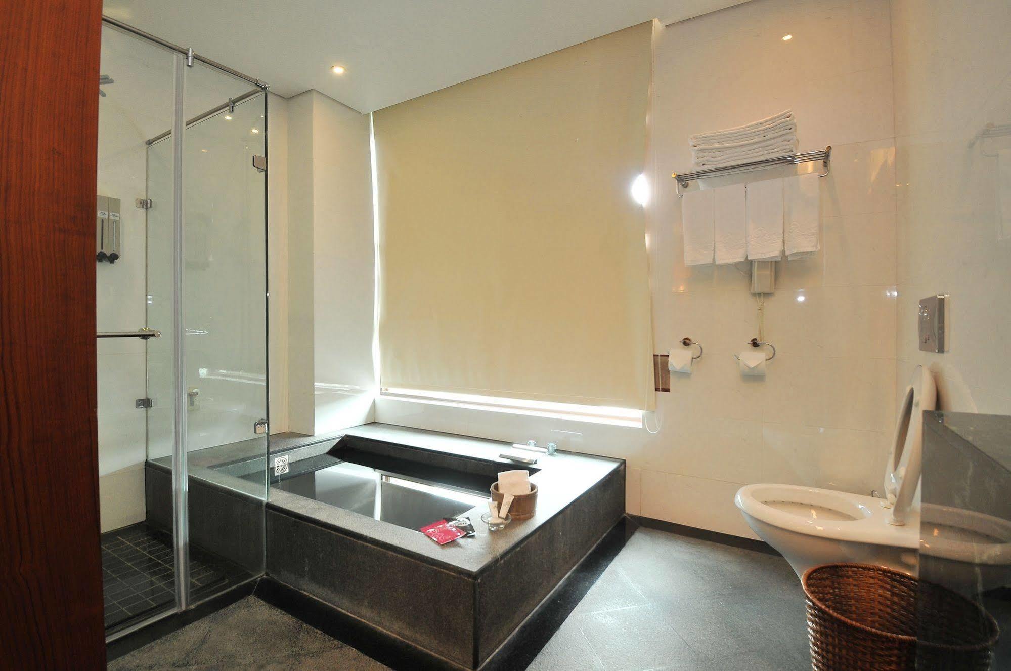Crownshine Resort Jiaoxi Buitenkant foto